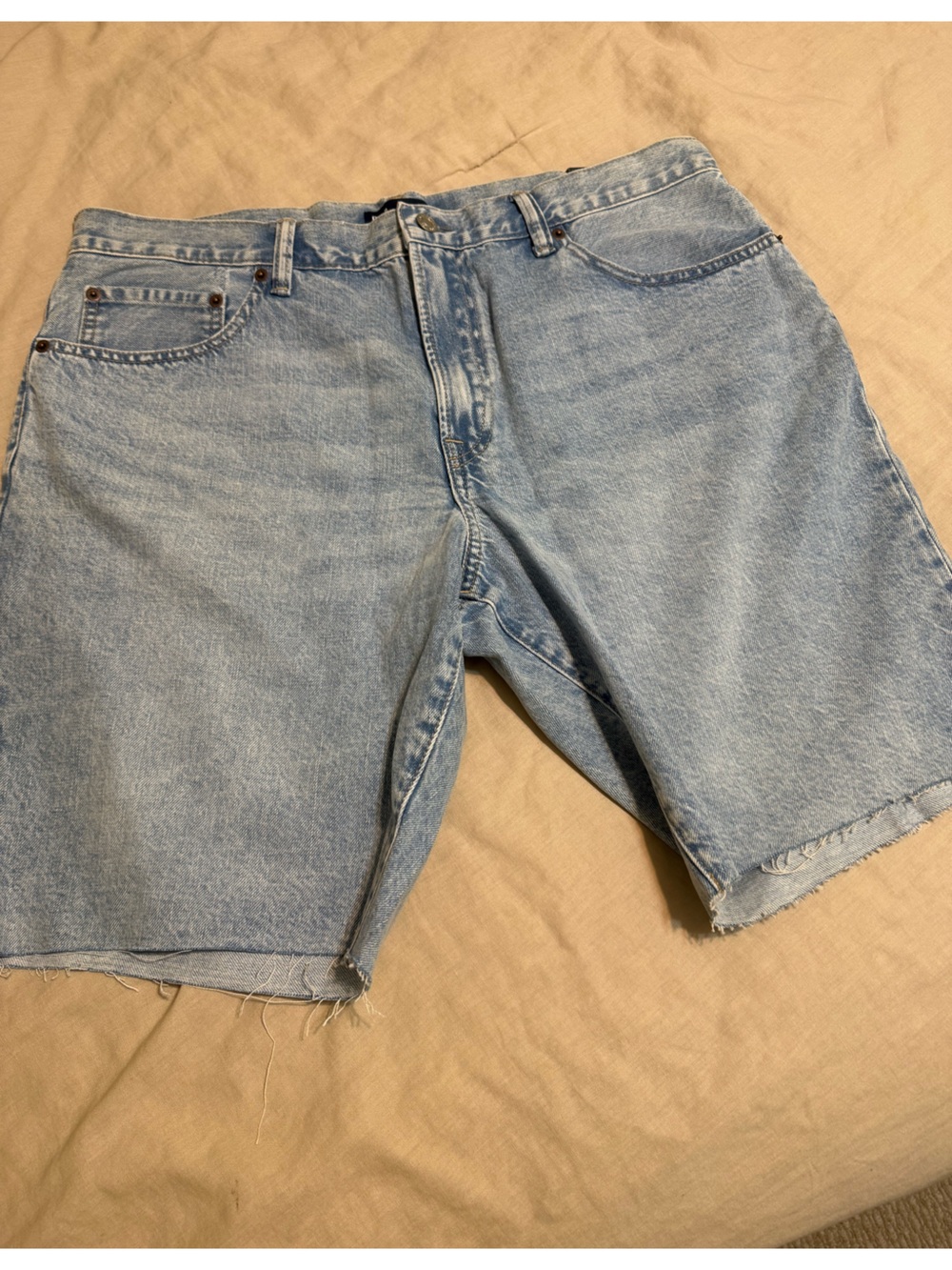 GAP Light Blue Denim 9" Mid-Rise Men’s Shorts (NWT)